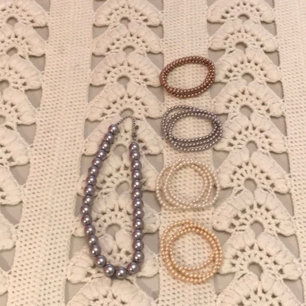 Faux Pearl Necklace & Bracelet Set - Picture 2 of 6